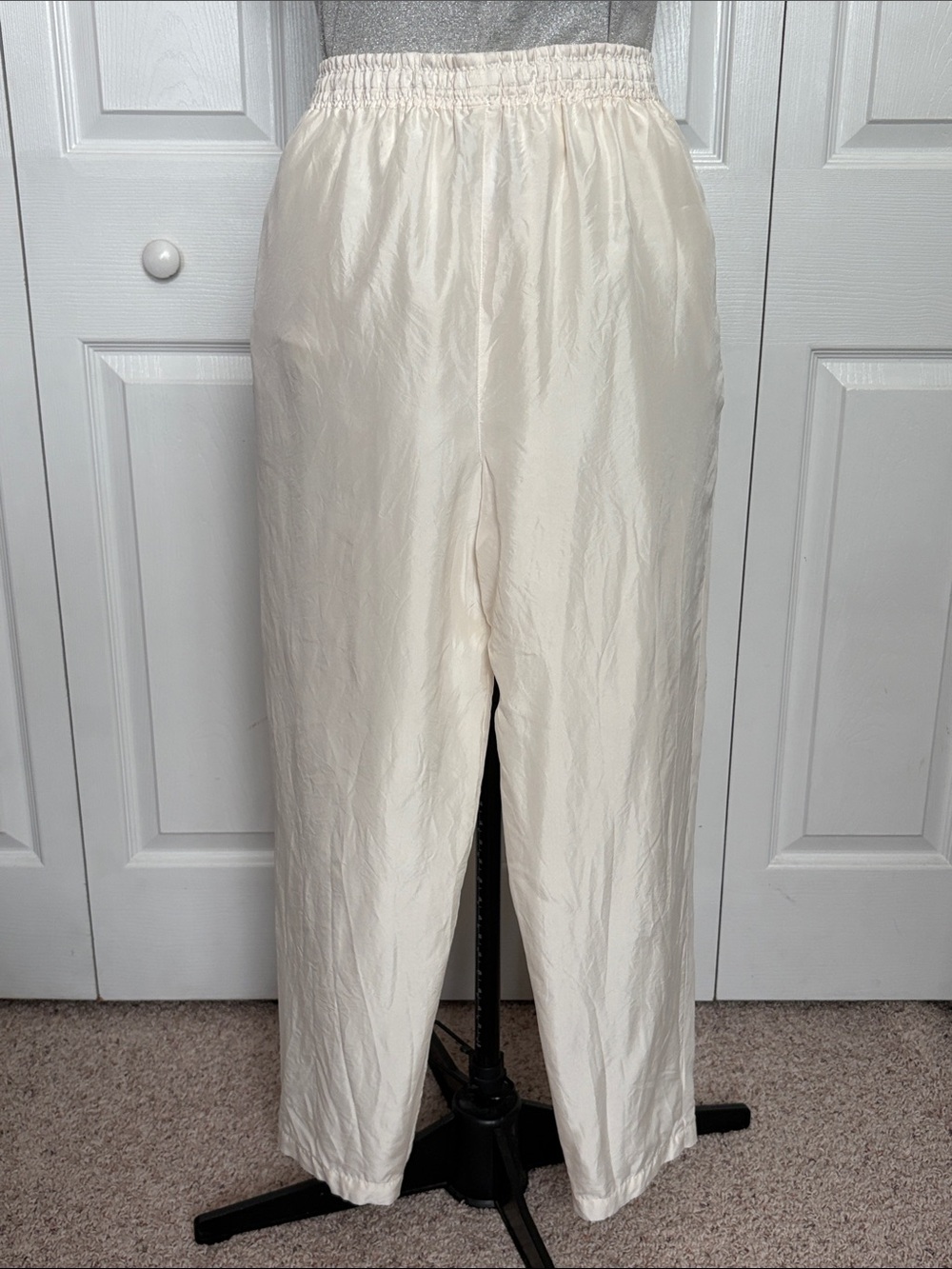 Oleg Cassini Cream 100% Silk Shell (nylon lining) Ivory Shiny Pockets Medium